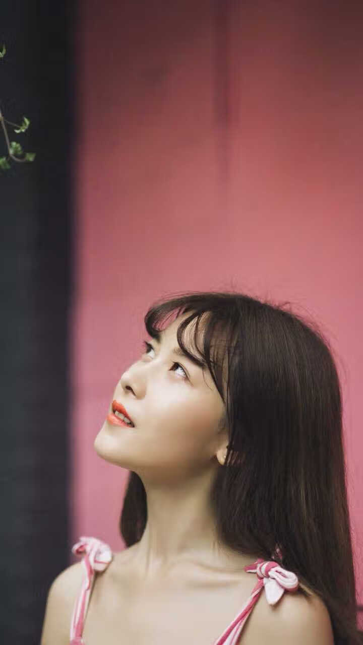 意大利女足队员突破重重困难，冲向胜利，意大利足球女球迷